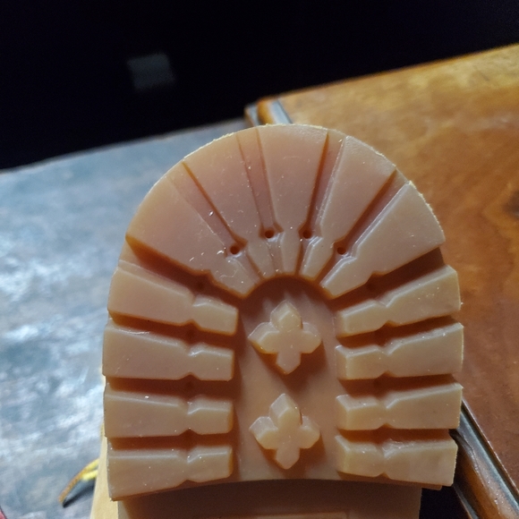 Boots - Picture 5 of 6